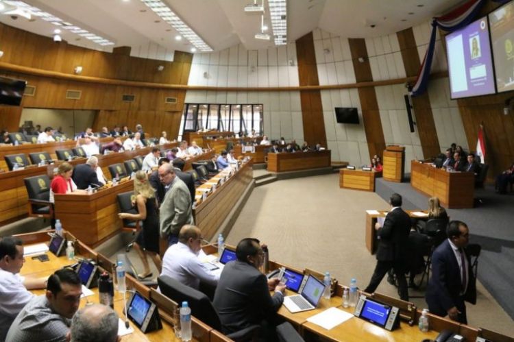Diputados colorados imponen proyecto que desvirtúa control de financiamiento político