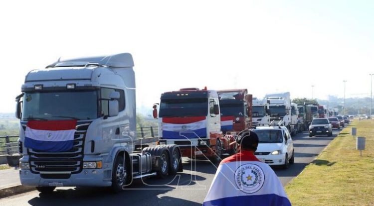 Camioneros seguirán al costado de las rutas hasta que se apruebe proyecto