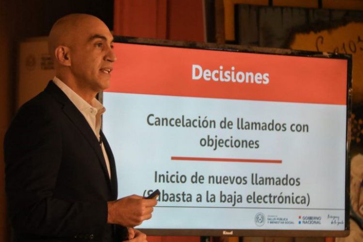 Mazzoleni anuncia anulación de todos los procesos para compra de insumos con irregularidades