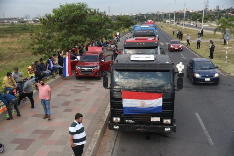 Surge nueva discrepancia entre sojeros y camioneros