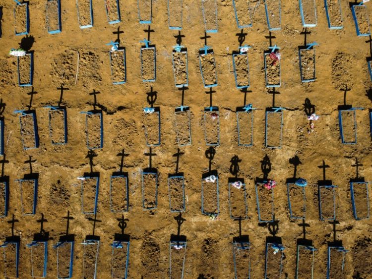 Brasil sobrepasa las 43.300 muertes por COVID-19 con cerca de 870.000 casos