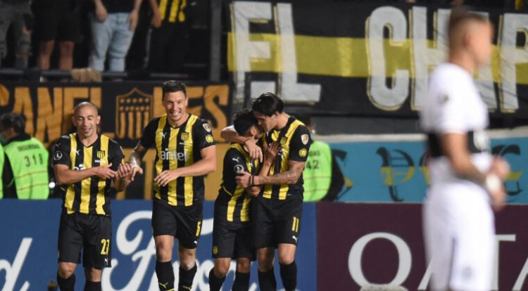 Irresoluto Olimpia naufraga en Montevideo