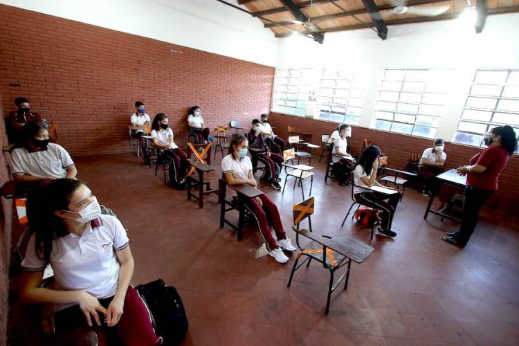 Ministro de Educación: “Es necesario que los chicos estén dentro de las aulas”