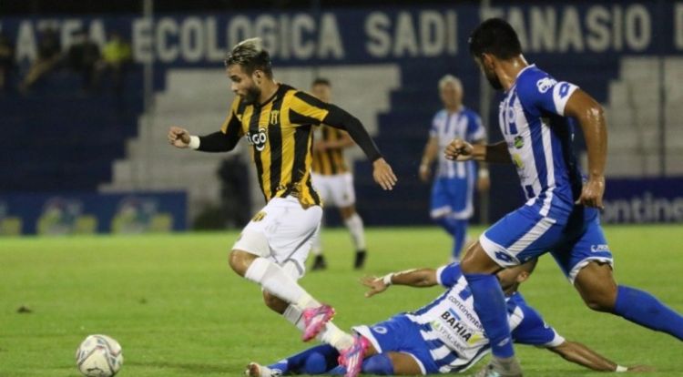Guaraní sale a cuidar el liderato ante el 12 de Octubre