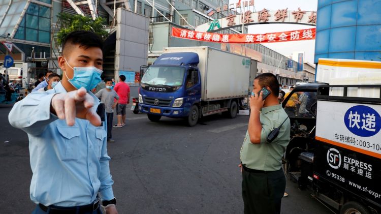 Beijing extrema las restricciones de viaje para tratar de contener el nuevo brote de coronavirus: "Sern tres das clave"