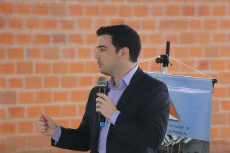 Covid-19: Ministerio de Salud dice que resultados no son concluyentes y hará tercera prueba a diputado