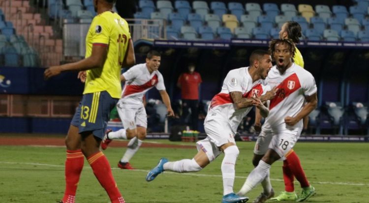 Mina le da el triunfo a Perú con un autogol que deja a Colombia fría