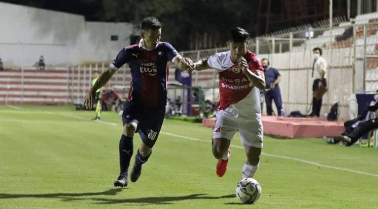 Cerro, en el afán de mantener la presión, recibe al urgido River