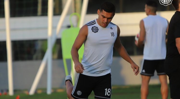 Futbolista paraguayo en Ucrania regresa, otros compatriotas no pueden volver, inició la guerra