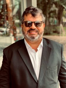 Carlos Bernardo recibe título de Ciudadano Sur Mato Grossense
