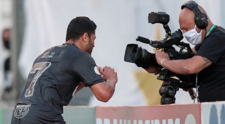 Atlético Mineiro remonta y asalta el liderato del Campeonato Brasileño