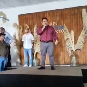 Magistrado  sorprendido en plena campaña proselitista