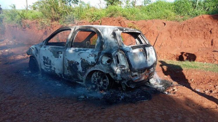 Incineran dos vehículos en Pedro Juan Caballero