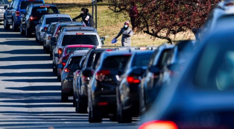 Ómicron ya es la variante que más contagia en Estados Unidos