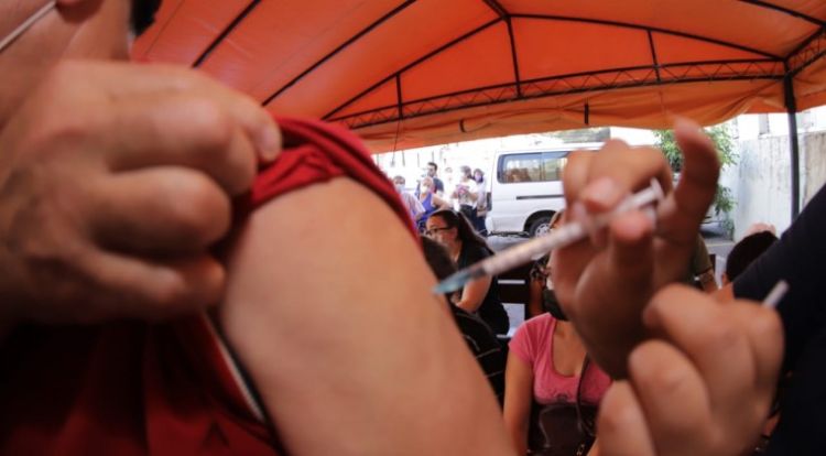 Cerca de 3.500.000 personas ya tienen al menos una dosis