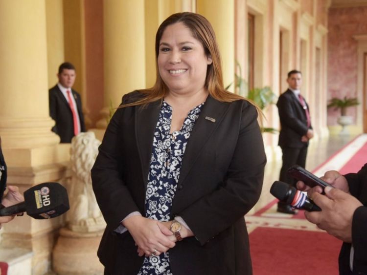 Patricia Samudio dejó Petropar tras escándalo de agua tónica