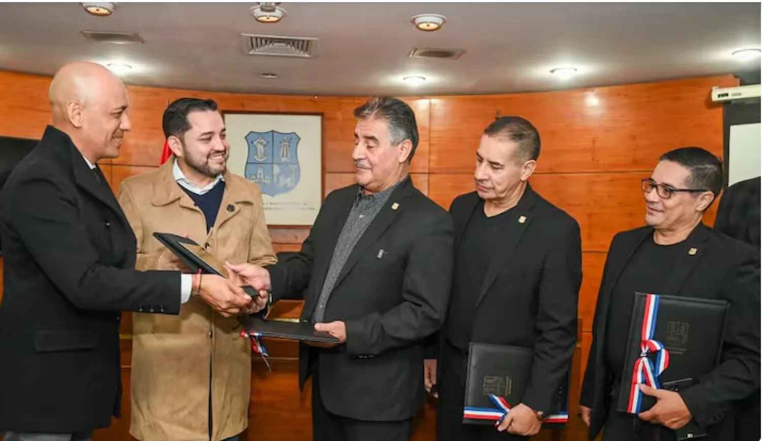 La Municipalidad de Asunción declara "Hijos Dilectos" a los integrantes del grupo musical "Los Ojeda"