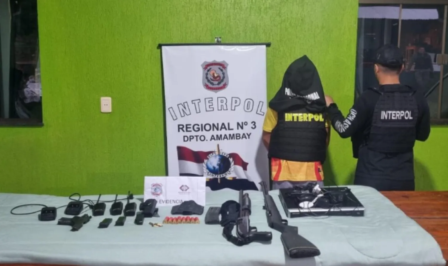 INTERPOL detiene a un hombre y requisa un arsenal en María Auxiliadora