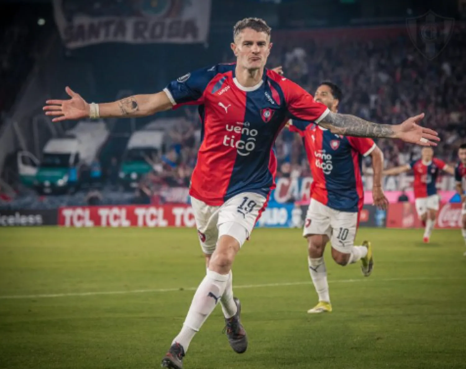 Cerro Porteño supera a Sporting Cristal, ratifica su buen momento y clasifica a octavos como líder