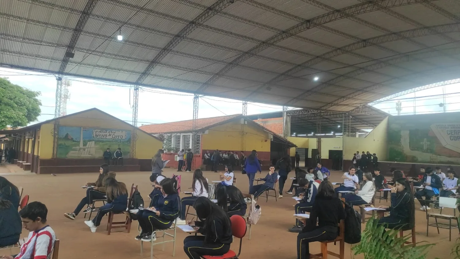 Denuncian que alumnos arrojaron gas pimienta en un aula del Colegio Cerro Corá