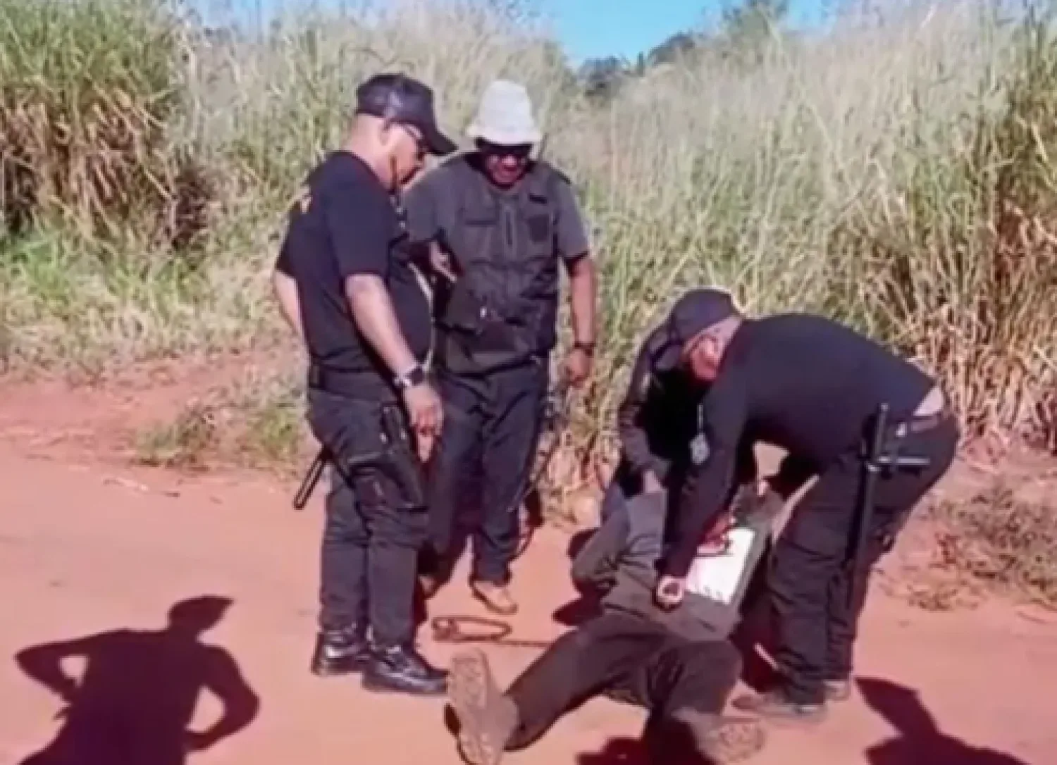 Investigan brutal agresión de una "guardia indígena" contra un joven en la Aldea Amambai