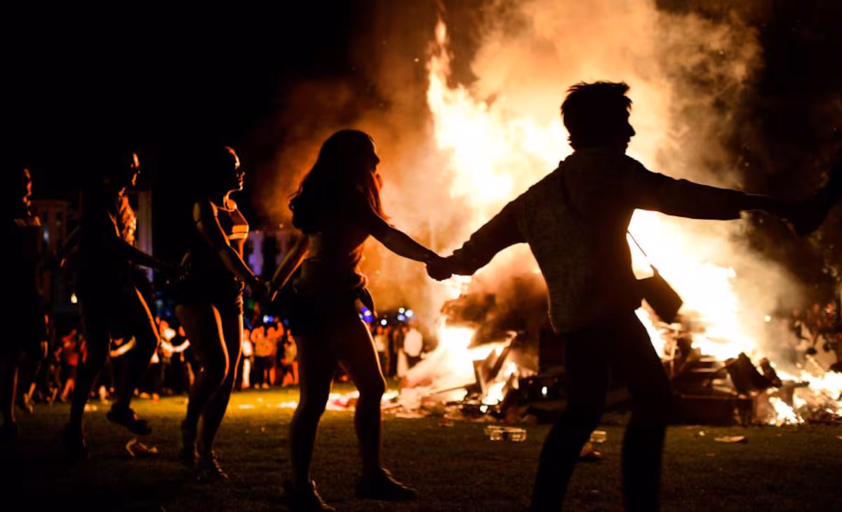 Fuego, tradición y frontera: El misticismo de la fiesta de San Juan Bautista