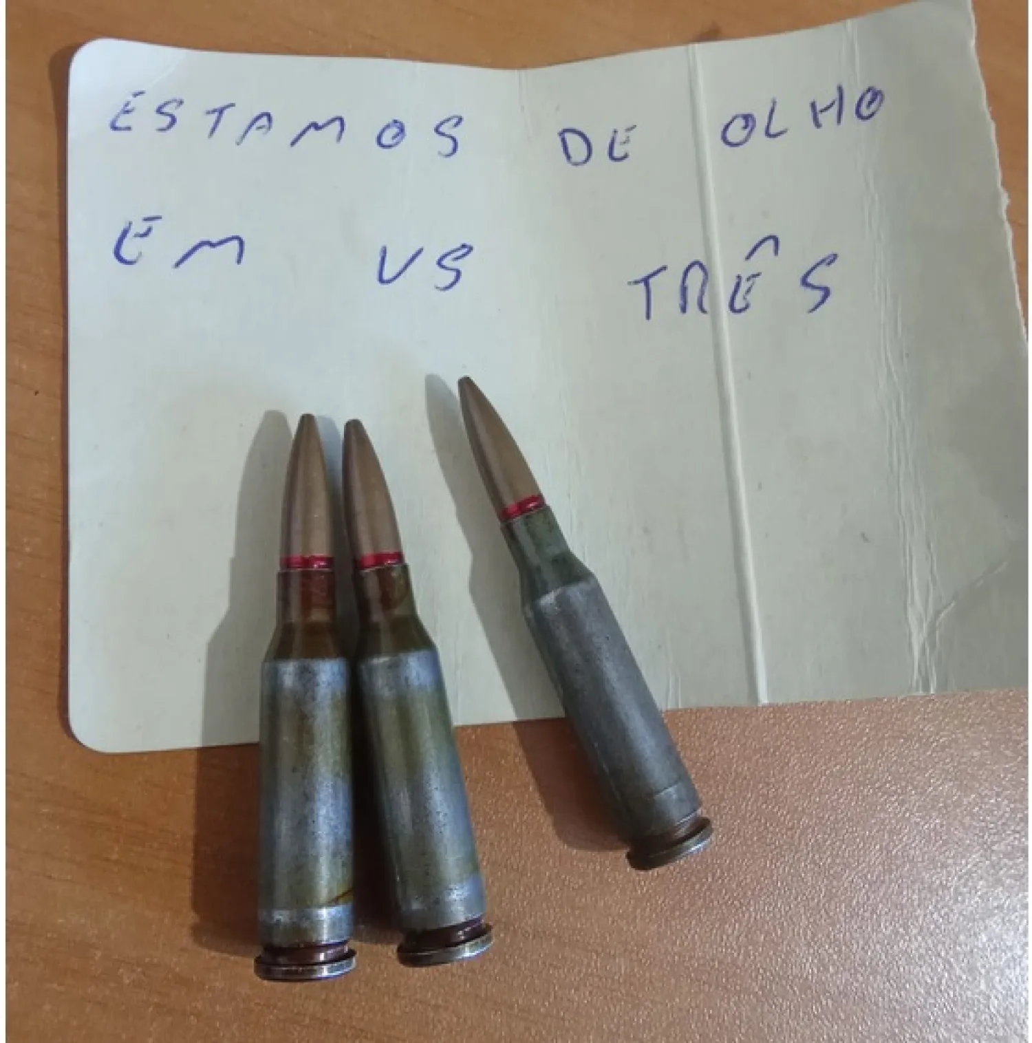 Denuncian hallazgo de proyectiles de fusil y nota de amenaza