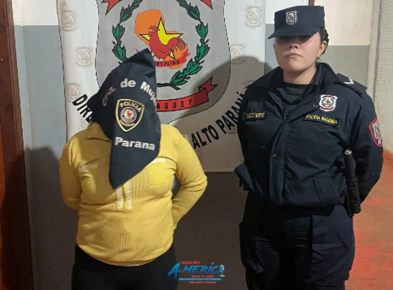 Fue a retirar a su hijo de la Comisaría y terminó detenida tras morder a una policía
