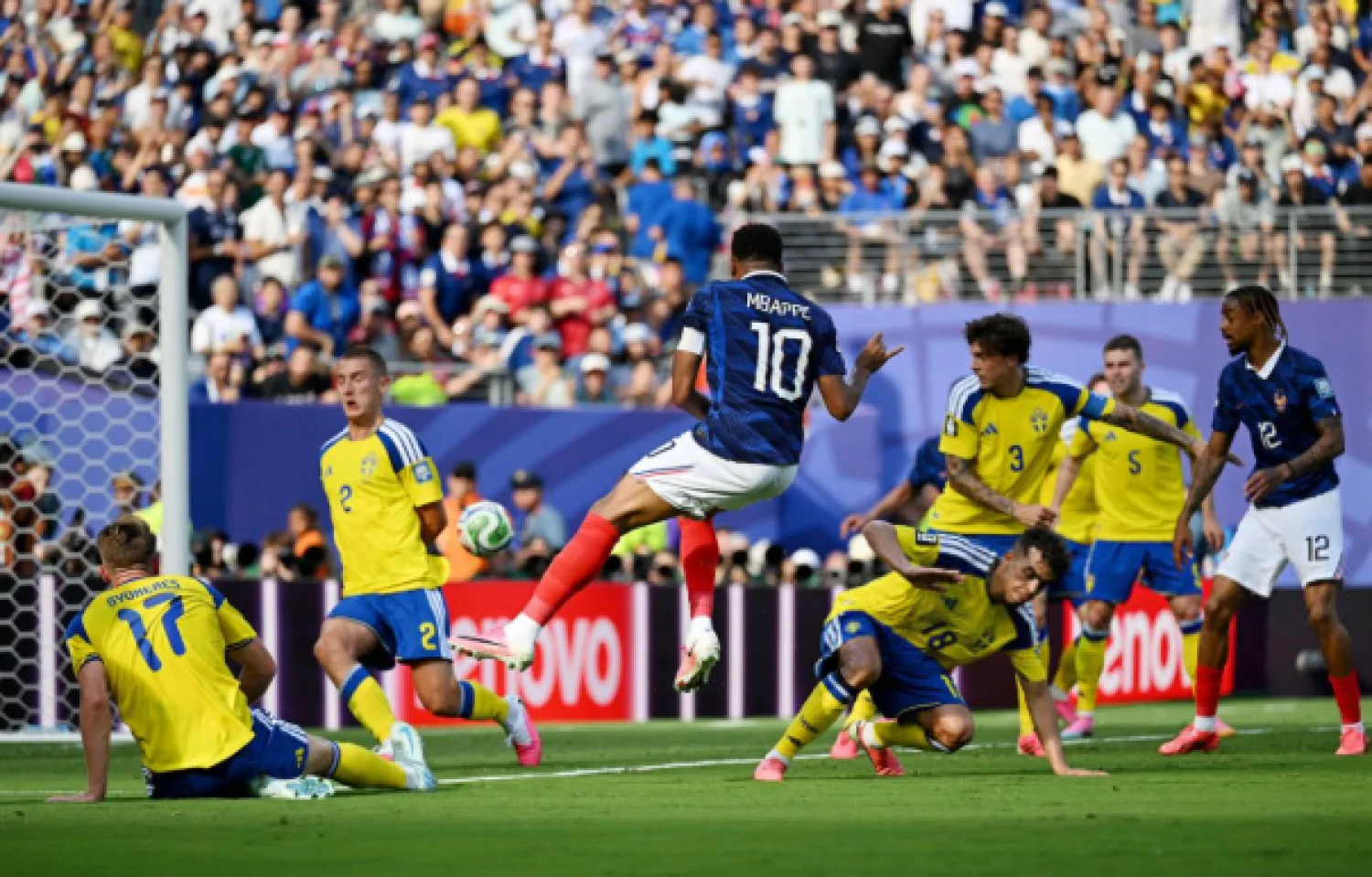 Francia golea 3-0 a Suecia con un Mbappé intratable y será el rival de Paraguay en octavos