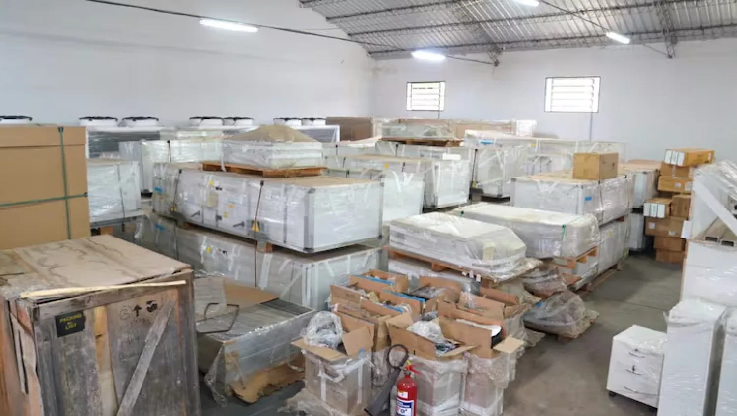 Hallazgo deja en evidencia millonario despilfarro en el IPS: Quirófanos modulares  y paneles solares quedaron en el olvido