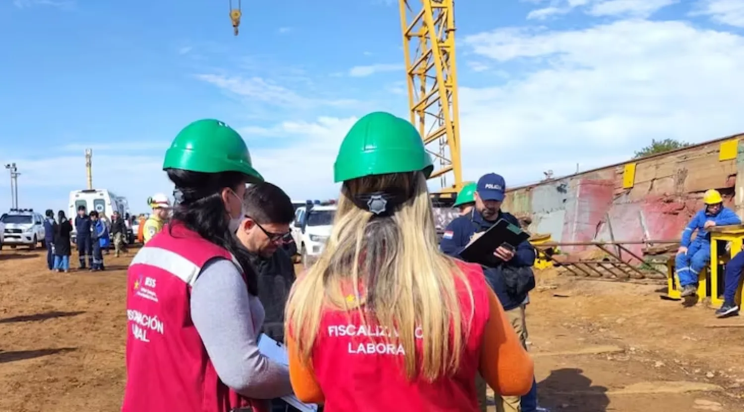 Cinco trabajadores mueren tras explosión en una barcaza y el MTESS interviene la empresa