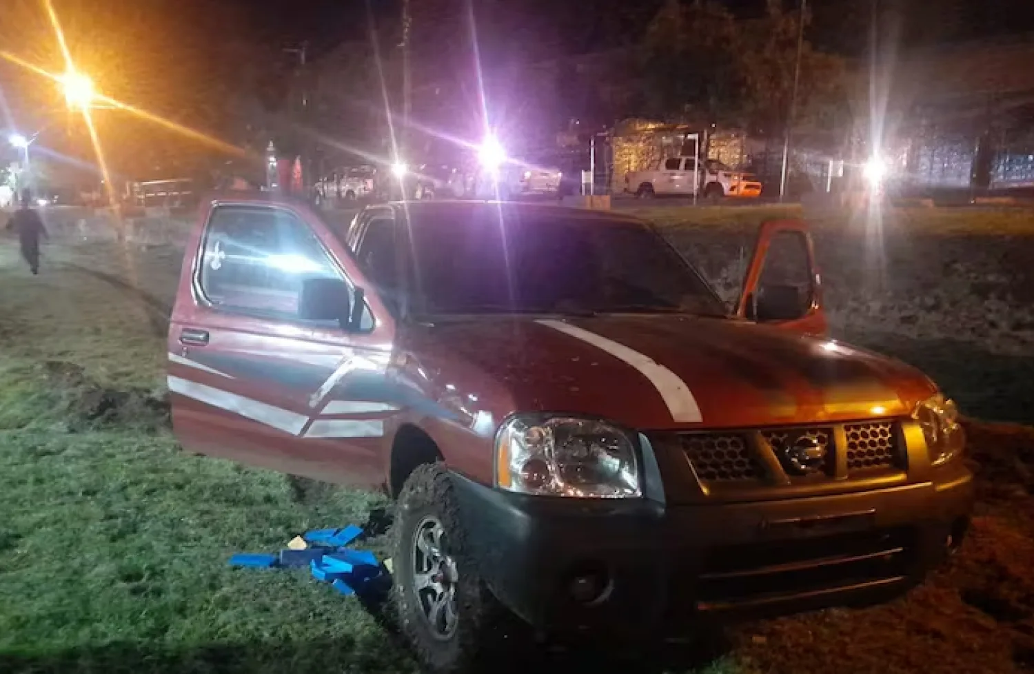 Banda criminal protagoniza un atraco de película en Mariano Roque Alonso: persecución de película deja un policía herido y camionetas abandonadas