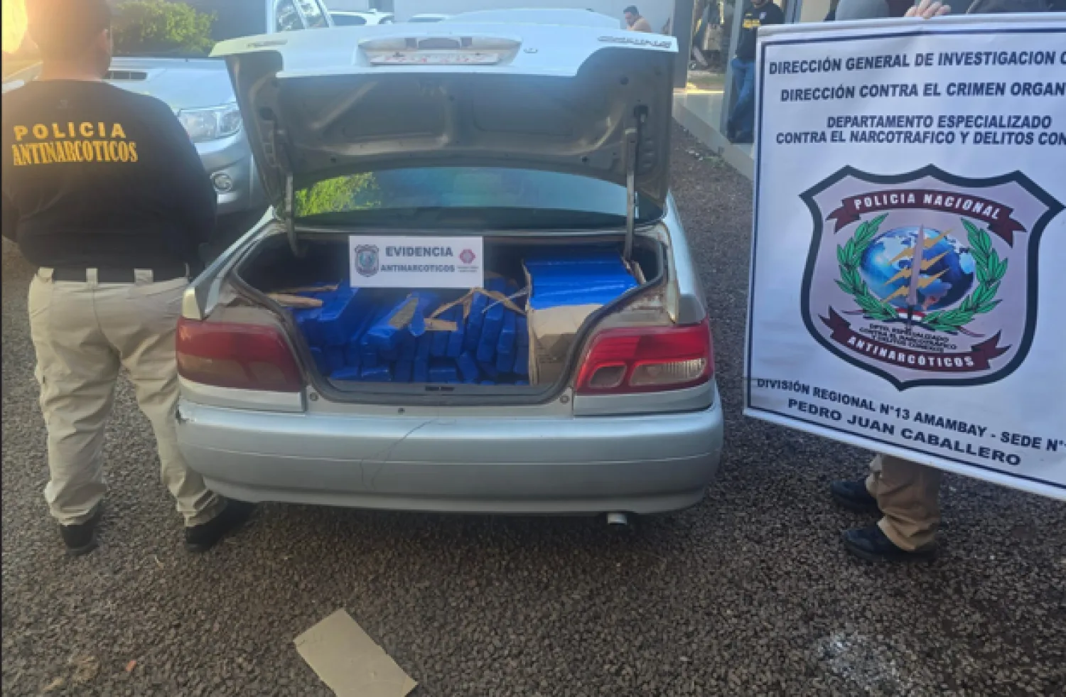 Incautan más de 170 kilos de marihuana en un vehículo abandonado
