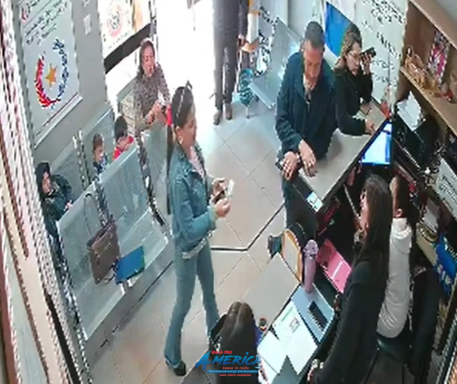 Tensión en el Registro Civil: Mujer extranjera intenta inscribir a un recién nacido con documentos vencidos y reacciona con amenazas