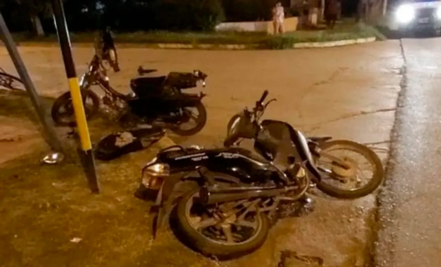 Menor al mando de motocicleta embiste a tres integrantes de una familia en el barrio San Gerardo