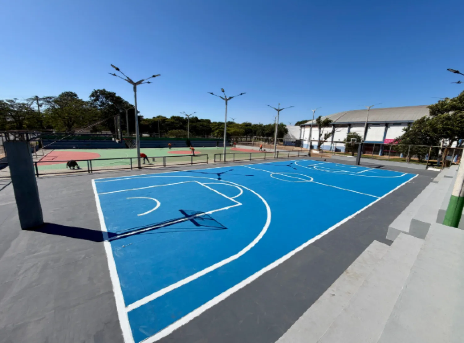 La Municipalidad ejecuta trabajos de reacondicionamiento en las afueras del Estadio Municipal