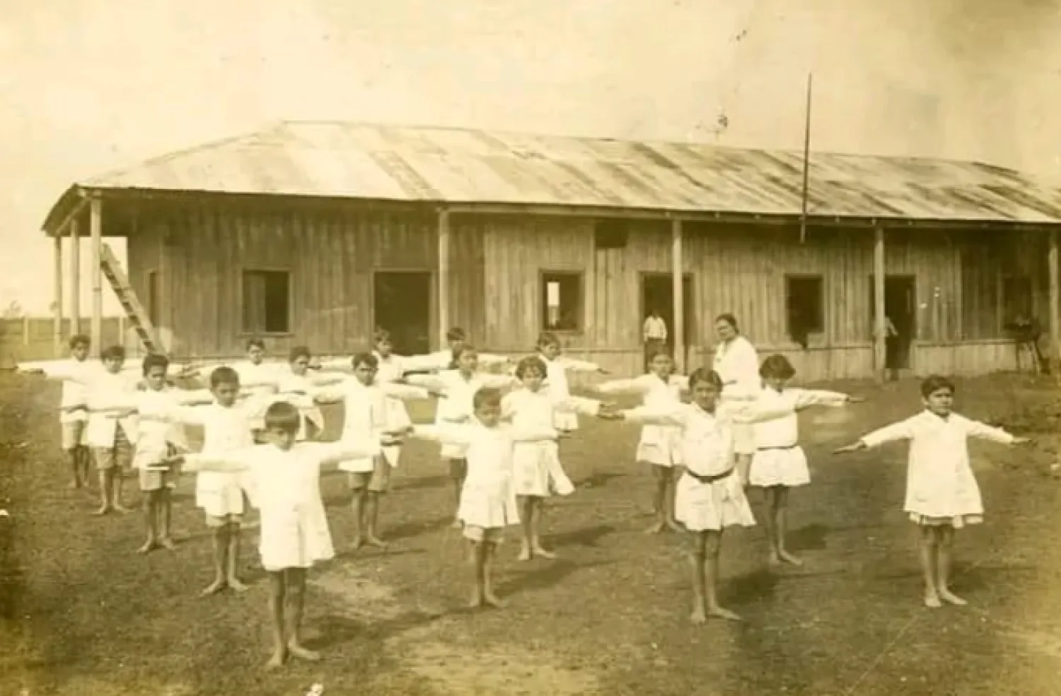 Hojas del Pasado: Tragedia, misterio y leyenda en la Escuela Normal de Profesores (1955)