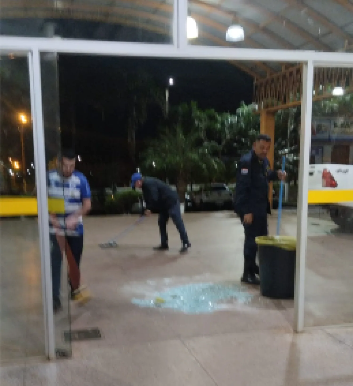 Aprehenden a un hombre con frondoso prontuario tras destrozar el blindex de la Terminal de Ómnibus de PJC