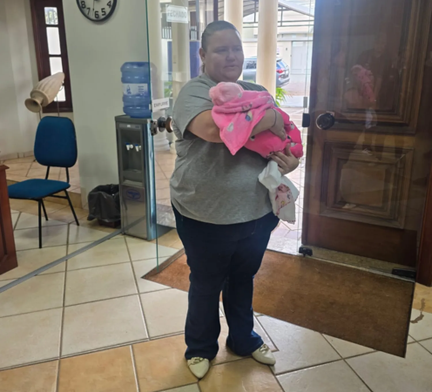 Bebé de 28 días fue entregada por su propia madre para saldar una deuda de drogas, según investigaciones