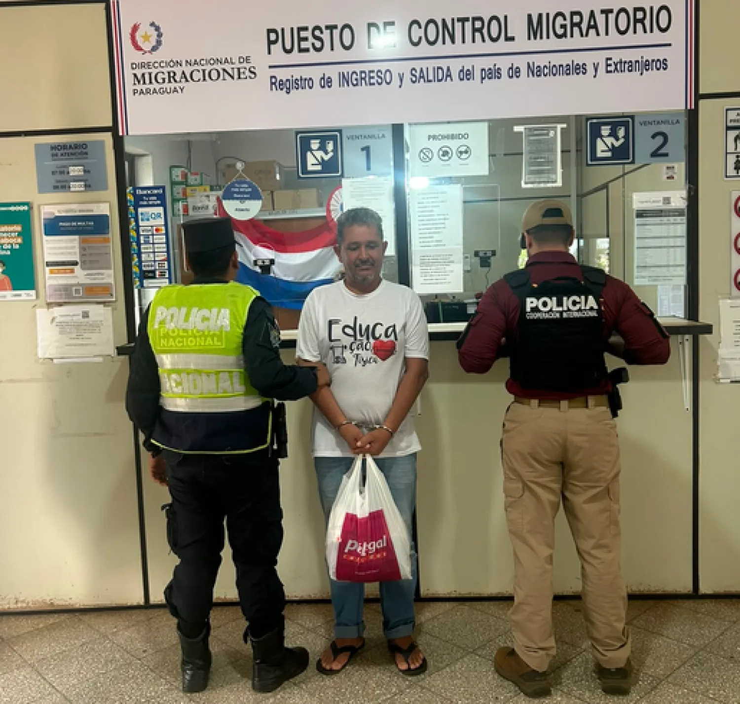 Expulsan a ciudadano brasileño requerido por la justicia y lo entregan a la Policía Federal