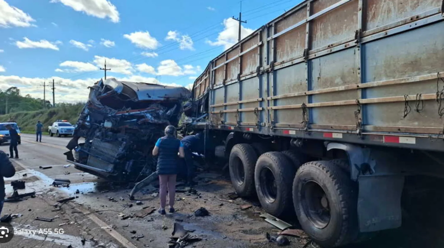 Choque frontal entre dos camiones de gran porte deja dos heridos en la ruta PY06
