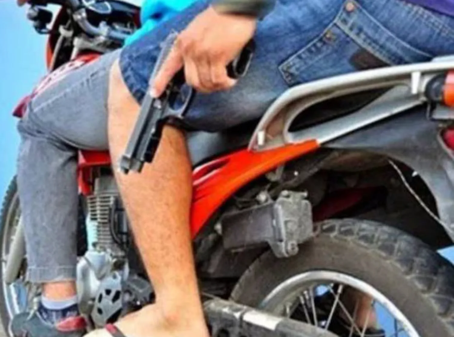 Delincuentes despojan de su motocicleta a una joven en la Fracción Don Bosco