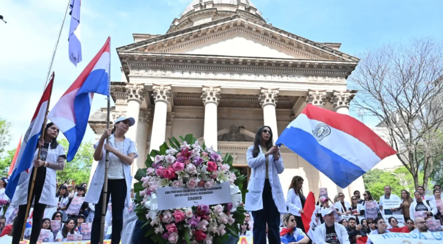 Gobierno anuncia USD 760 millones para medicamentos en 2027, pero descarta aumentos salariales masivos y ratifica la carrera sanitaria