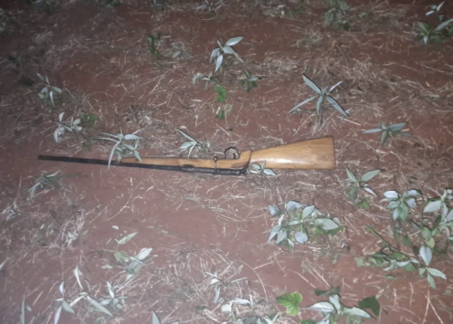Joven resulta herido en el abdomen tras disparo accidental de un rifle casero en la Colonia María Auxiliadora