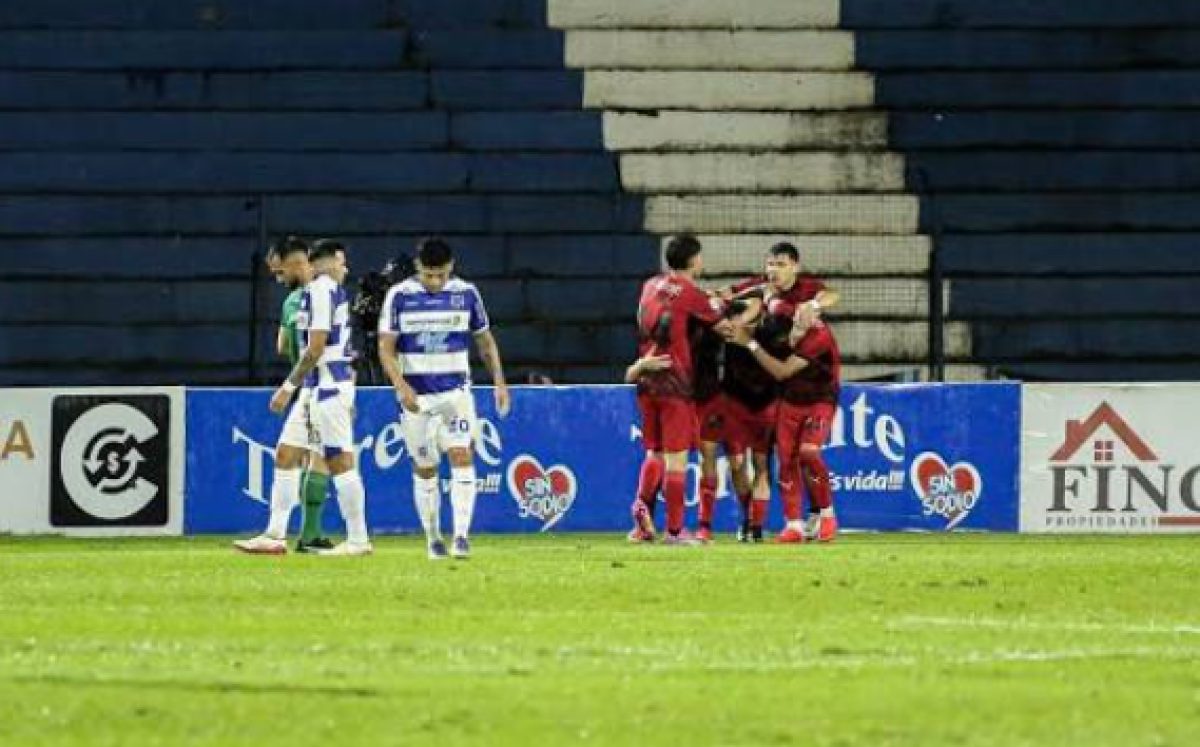 PRENSA CAPITALINA CELEBRA. El Sportivo 2 de Mayo cede el invicto y la punta ante Libertad en un partido con polémicas