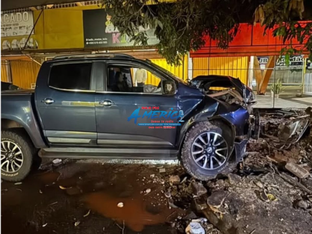 Joven resulta herido tras violento choque contra un árbol en la Línea Internacional