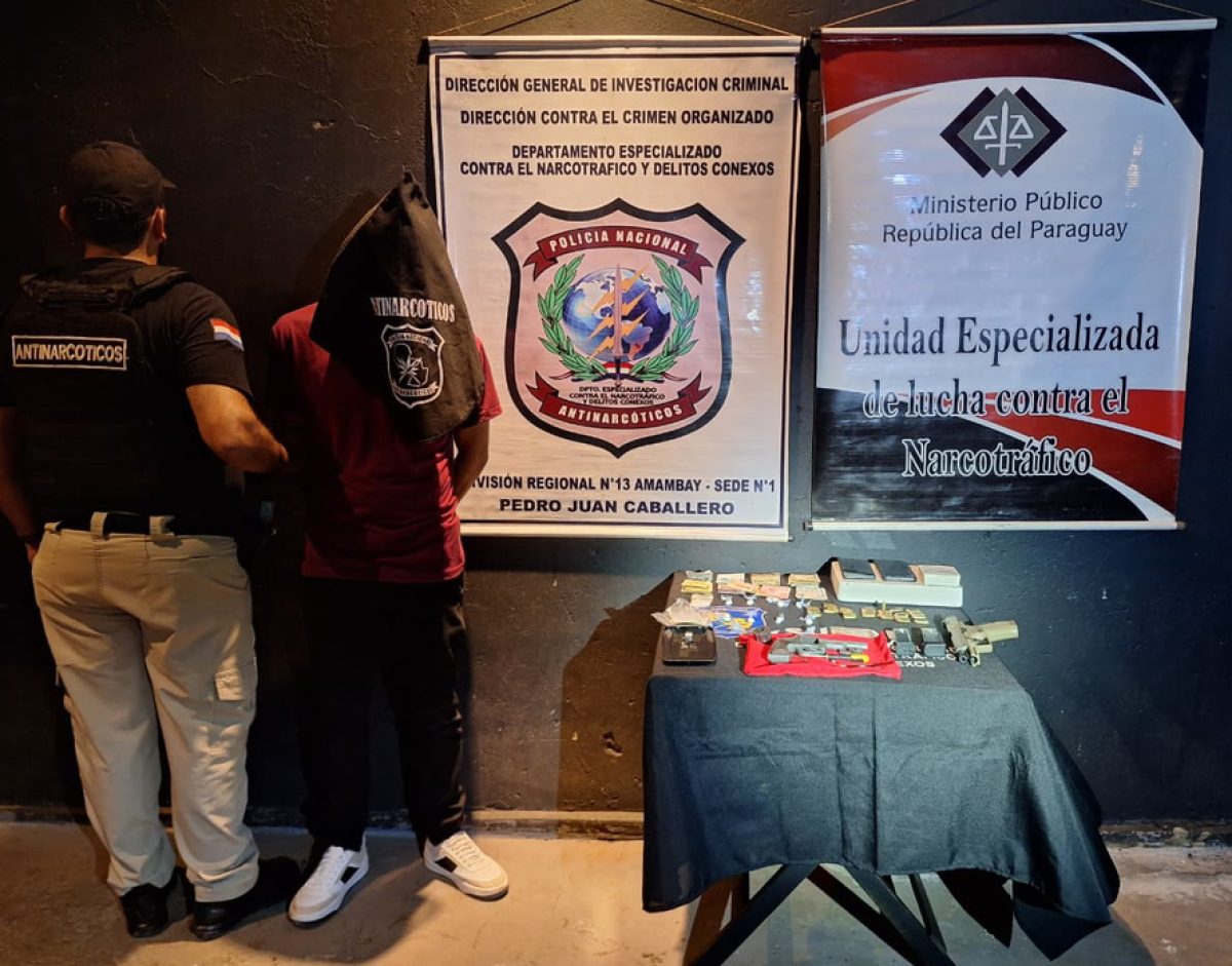 Operativo Antidrogas en Pedro Juan Caballero: Detienen a un hombre y decomisan cocaína, armas y dinero