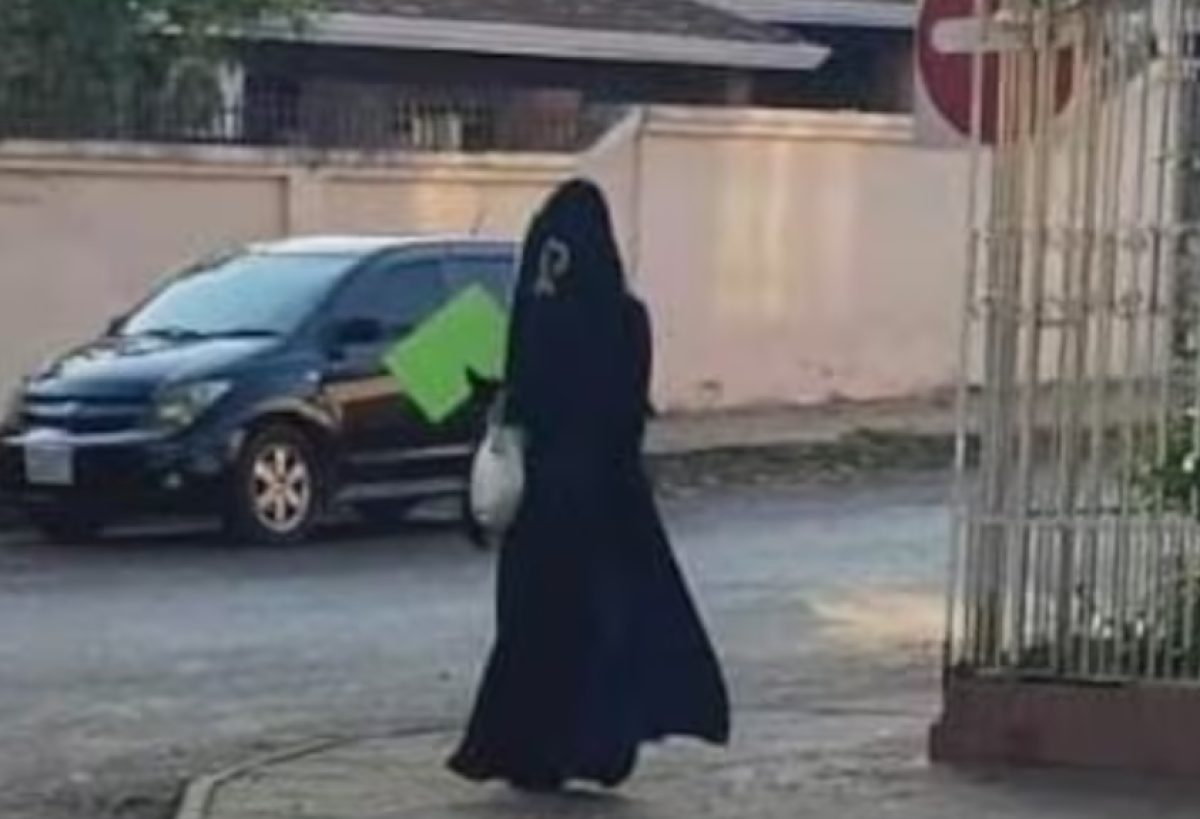 Pánico en Capiatá: Mujer con el rostro cubierto irrumpe en una escuela y genera revuelo