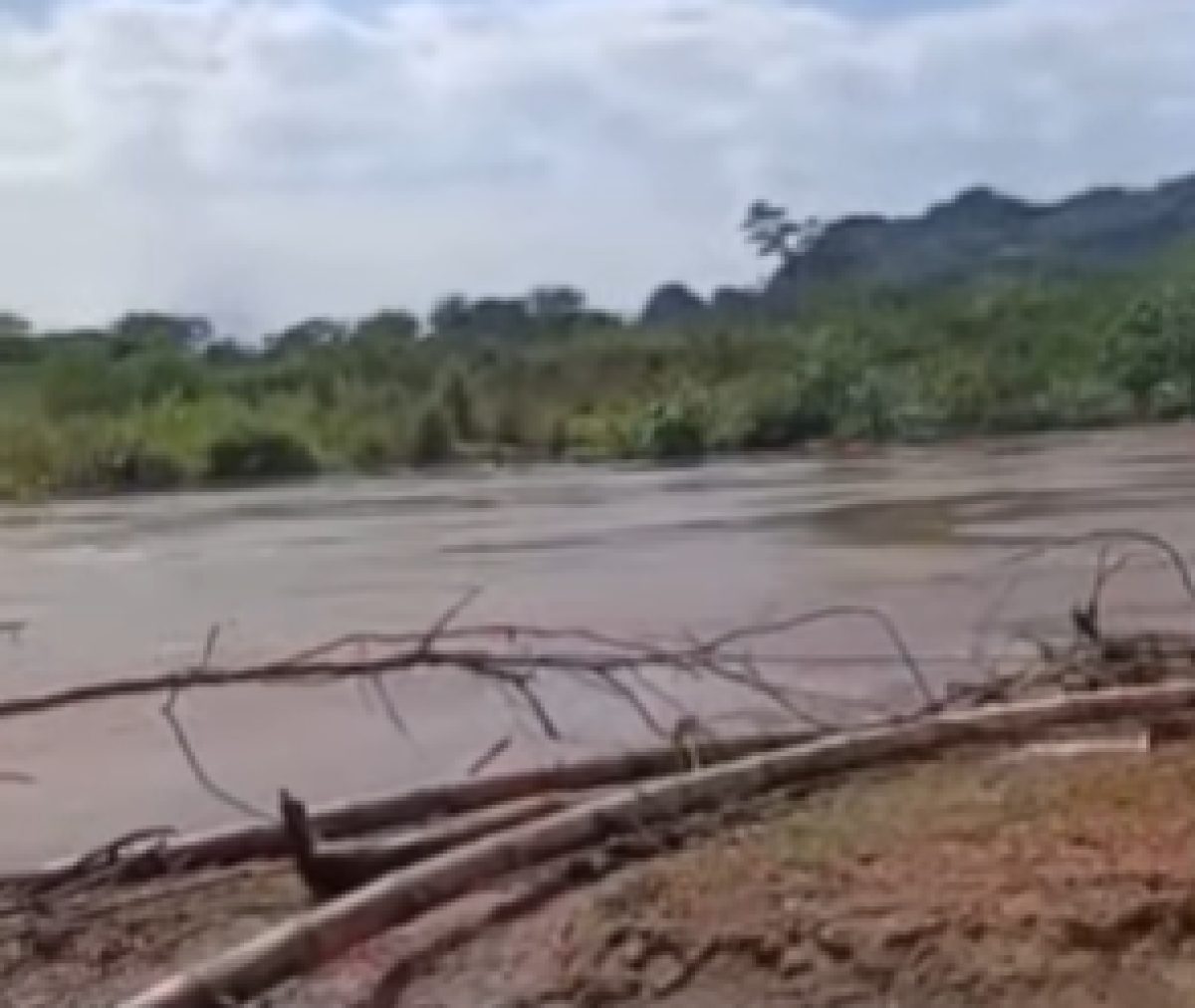 Comunidad indígena Pikykua queda aislada tras repentina crecida del río Aquidabán en Cerro Corá