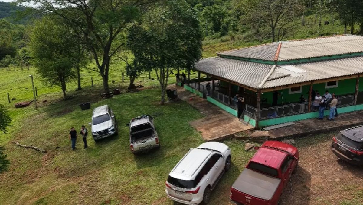 Allanan vivienda en Zanja Pytã e incautan municiones de grueso calibre, cargadores y botas tácticas tras rapto y homicidio